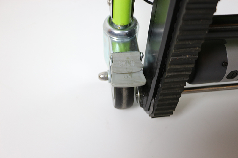 The rear wheels are lockable